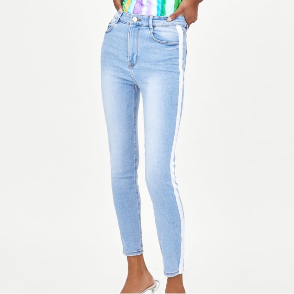 Zara Light Wash High-Waisted Skinny Jeans with White Stripe on Side Size 10
